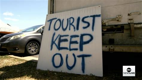 Maui Resident Calls Tourists Taking Photos After Wildfires