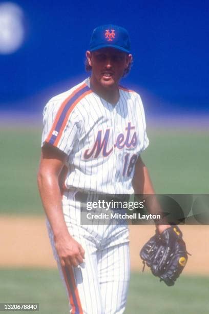 New York Mets Bret Saberhagen Photos and Premium High Res Pictures