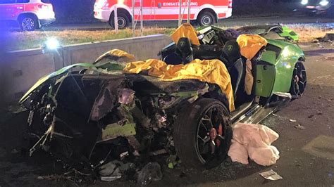 Unfall Auf A Bei Bottrop Sportwagen Berschl Gt Sich Mehrfach Zwei