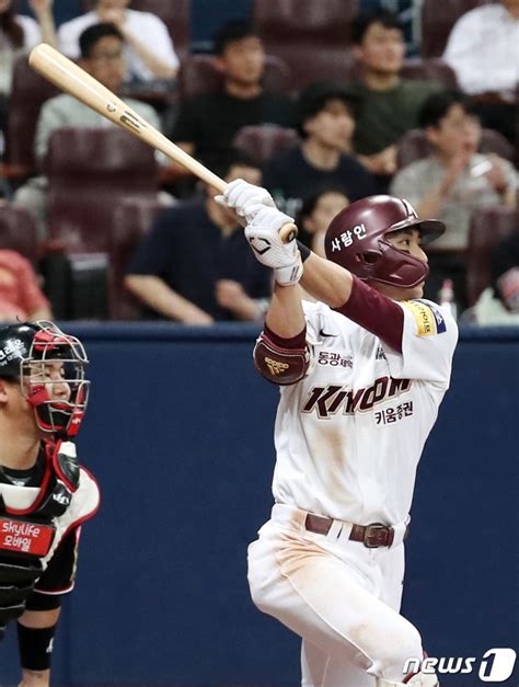 사진 이정후 Kbo 최연소 7시즌 연속 100안타 기록 달성 머니s