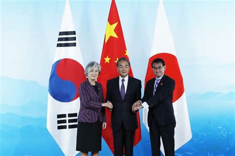 China Hosts Japan South Korea In Show Of Regional Unity