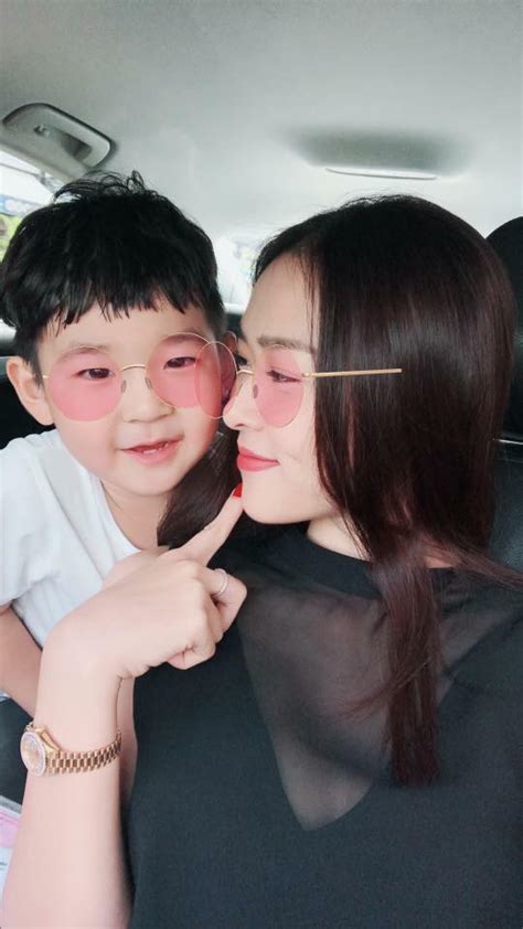 cô nàng xưa đình đám vì danh xưng hot girl nay đã là mẹ đơn thân quyến rũ