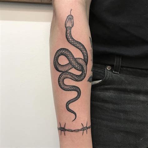 Tatuaje De Serpiente Hombre Tatuaje De Serpiente Tatuajes Hombro