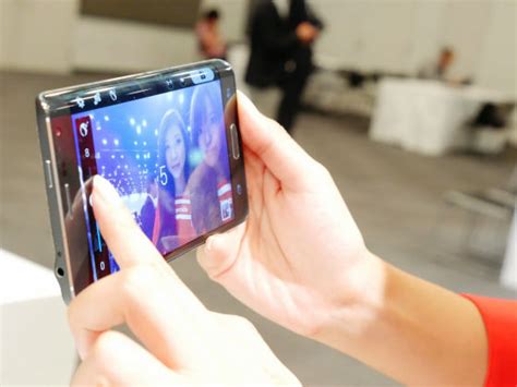 曲面ディスプレイ＆自撮り特化の370万画素インカメラ「galaxy Note Edge」フォトレビュー Gigazine