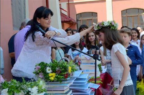 Doi Profesori De La Universitatea Babe Bolyai Despre Eliminarea Festivit Ilor De Premiere