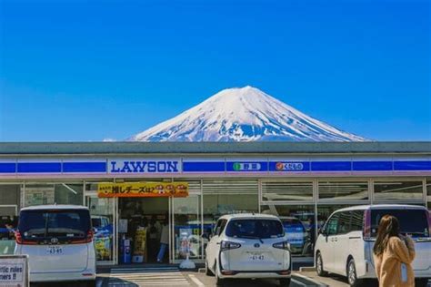 写真ギャラリー13枚め｜映えスポット「富士山ローソン」で大騒動、「黒幕で目隠し」だけではないオーバーツーリズムの“落語的”対処法 落語「半分垢