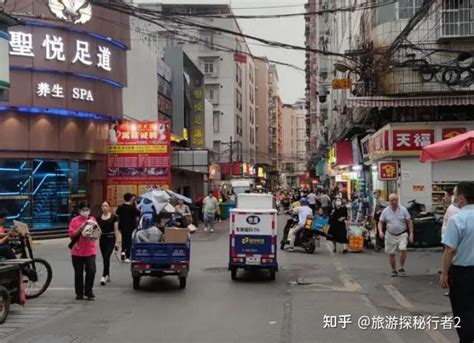 广州白云大型城中村，巷道拥挤人潮涌动，据说大多都是河南人 知乎