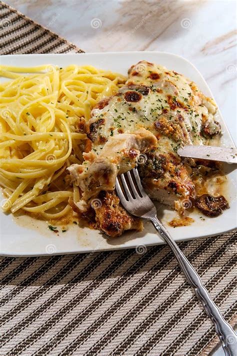 Chicken Lombardy Linguine Pasta Stock Photo - Image of italian, parm: 192601374