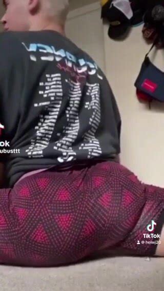 Juicy ass sit ThisVid 日本語で