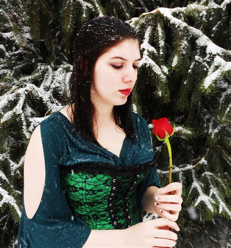 Snow white and rose red by Emion2 on DeviantArt