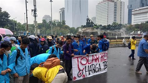 Potret Aksi Demo Mahasiswa Tolak Kenaikan Harga BBM Di Patung Kuda