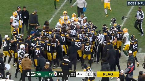 Punches Fly As Packers Steelers Clear Benches After Late Hit