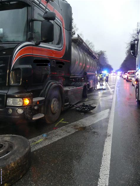 Auslaufende Betriebsstoffe Nach Verkehrsunfall