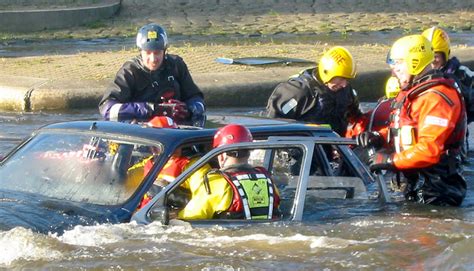 Rescue from Vehicles in Water :: Water Rescue Scotland