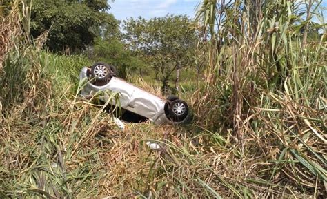 Cinco Pessoas Ficam Feridas Ap S Carro Capotar Em Rodovia De Auriflama