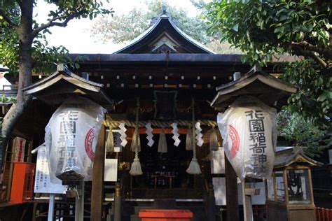 台東区上野公園 花園稲荷神社 Photograph by thorikiri