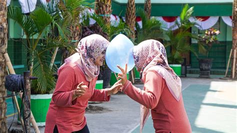 Semarak Dan Kompak Lomba Bapak Ibu Guru Tata Usaha Dan Siswa Siswi