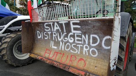 Protesta Dei Trattori Ercolina Le Lettere E Il Mediatore La Babele