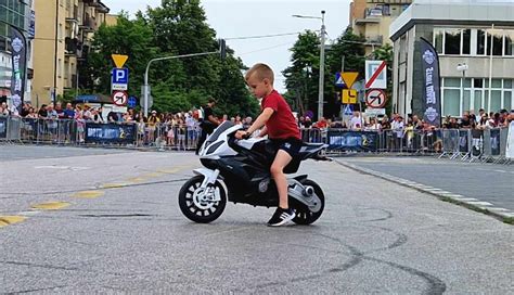 Spektakularne Palenie Gumy W Otwocku Motocyklowe Show FOTO FILM