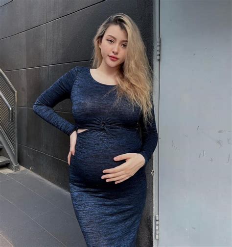 Sinh con ở tuổi đôi mươi nữ sinh lai hot nhất Sài thành khoe nét đẹp quyến rũ