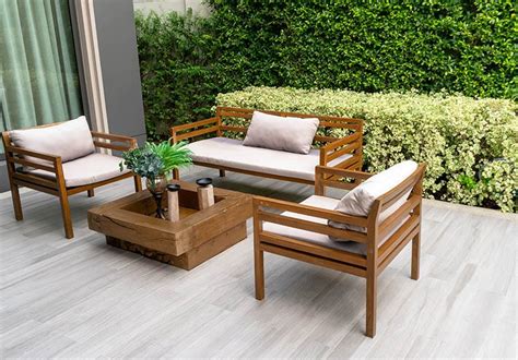 Acacia Wood Outdoor Furniture (Pros and Cons) - Designing Idea