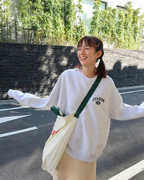 佐藤栞里さんのインスタグラム写真 佐藤栞里instagram「 お腹すいたねって美味しいものを求めて 昼下がりに街を歩いていたら と