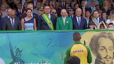 De Setembro Luciano Hang Aparece Ao Lado De Bolsonaro Em Tribuna