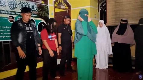 Fakta Video Viral Perempuan Bercadar Jadi Imam Shalat Jumat Ini Kata