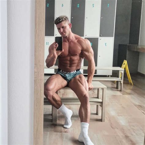 Nude Hung Male Bodybuildersnude Pics WW Hung | Tethered 1/9 Poised,