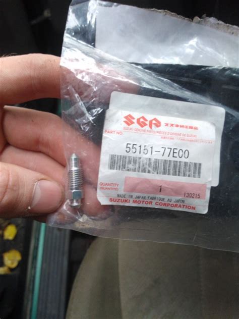 5515177E00 Штуцер прокачной тормозной системы SUZUKI | Запчасти на DRIVE2