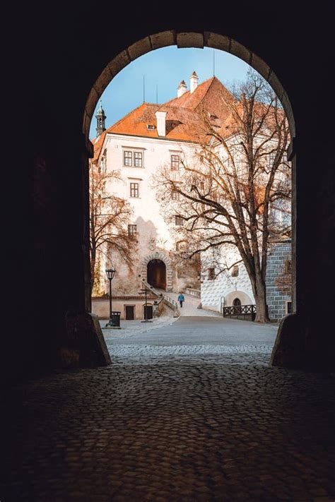 Exploring the Enchanting Charm of Lakenya Middlebrook