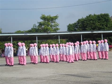 Saya Suka Sekolah Saya KAWAD KAKI LELAKI DAN PEREMPUAN PERINGKAT