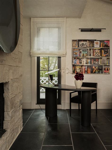 Antonino - Form meets function: an organically shaped desk, the perfect