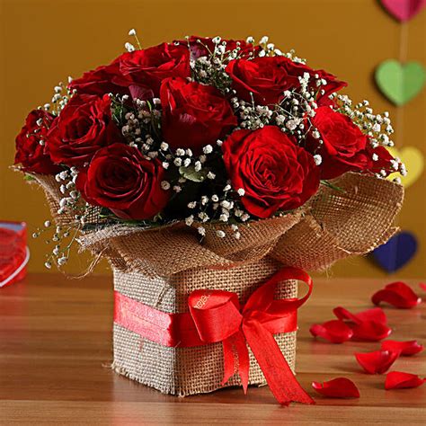 Buysend Exotic Red Roses Arrangement Online Fnp