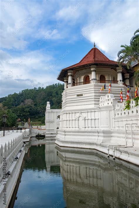 Temple of the Sacred Tooth Relic (Dalada Maligawa), Kandy, Sri Lanka ...