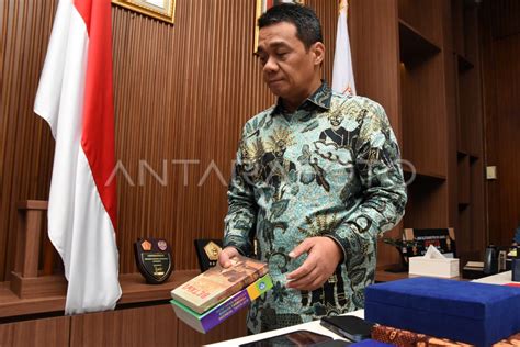 WAGUB DKI JAKARTA MEMBERESKAN RUANG KERJA JELANG PURNATUGAS ANTARA Foto