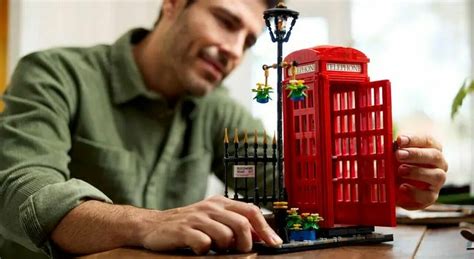 L Iconica Cabina Telefonica Rossa Di Londra Diventa Un Set Lego Per Il