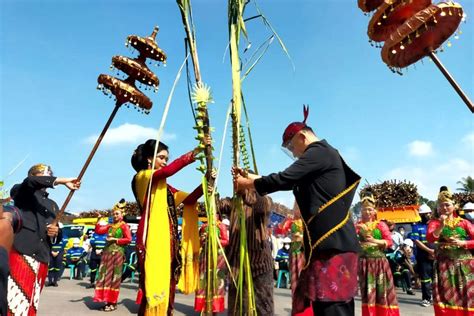 Menengok Ritual Manten Tebu Saat Musim Giling Di Pabrik Gula Blitar