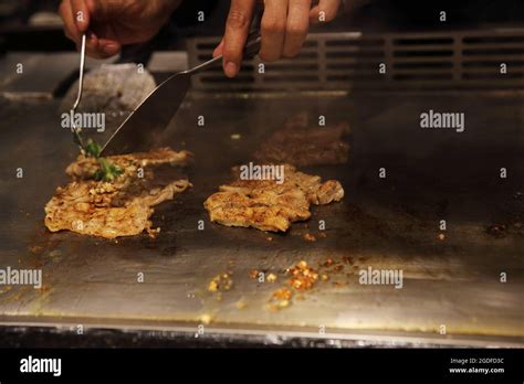 Japanese Teppanyaki Hi Res Stock Photography And Images Alamy