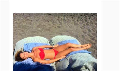 TOWIE S Lucy Mecklenburgh Shows Off Her Bikini Body On Instagram Daily Mail Online