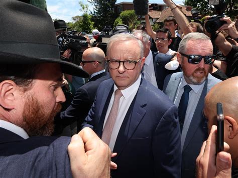 Melbourne Synagogue Fire Anthony Albanese Heckled During Visit