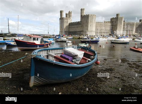 CAERNARFON CASTLE WALES Stock Photo - Alamy