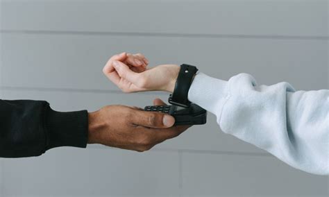 how to change default card in apple wallet