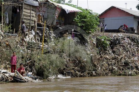 Kehidupan Di Bantaran Sungai Citarum Anadolu Ajans