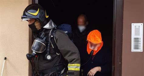 A Fuoco I Contatori Fiamme E Pericolo Evacuato Un Intero Condominio