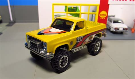 Hot Wheels 83 Chevy Silverado 4x4 Off Road Racing