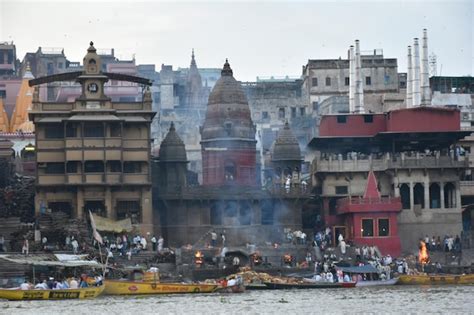 Premium Photo | Manikarnika ghat varanasi