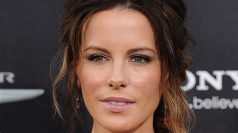 Kate Beckinsale 49 Made A Splash In A Latex Dress Fans Admired Her