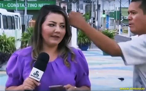 Rep Rter Da Rede Amaz Nica Leva Soco Durante Transmiss O Ao Vivo Am News