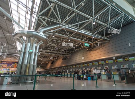 Lisbon airport terminal 1 hi-res stock photography and images - Alamy